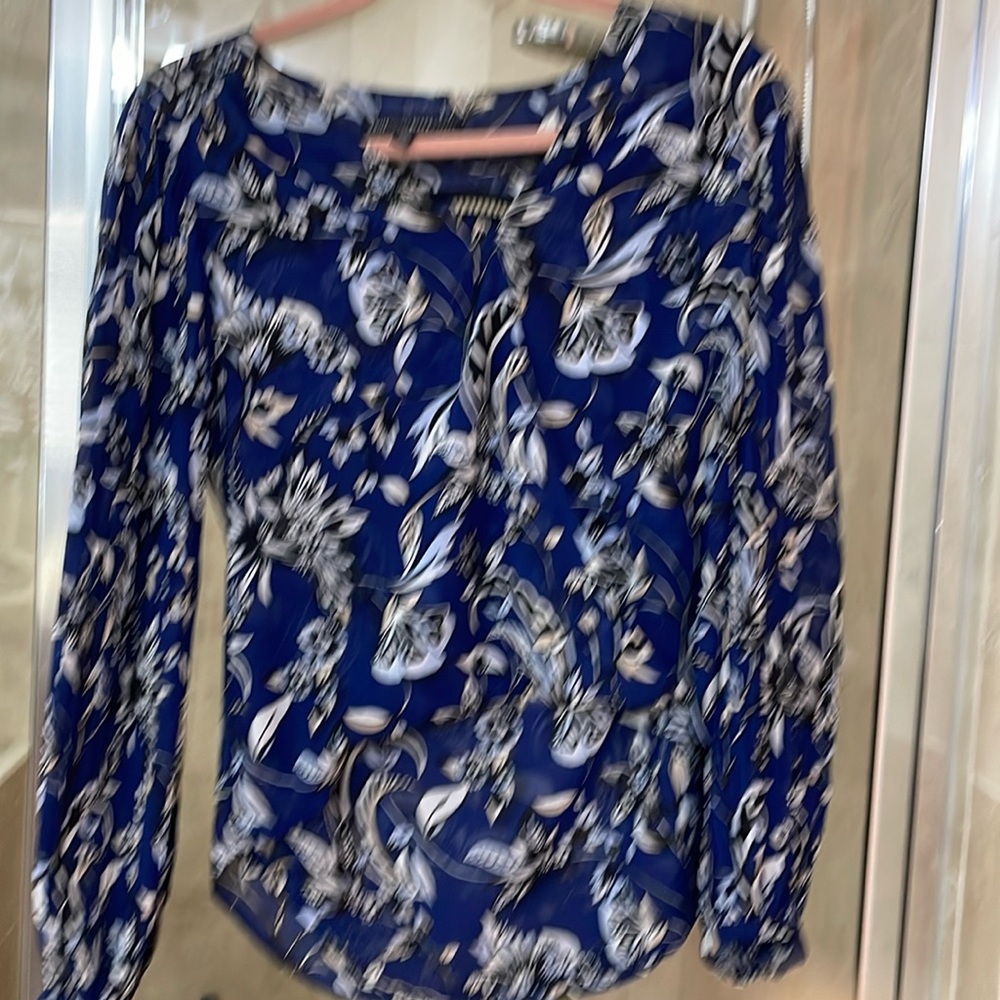 White House black market high low shirt